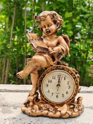 American Vintage Angel-Reading Clock Resin Decorative Table Clock For Living Room, Study Room Or Bedroom (Batteries Not Included)